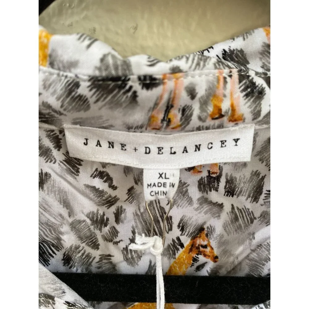 Jane + Delancey XL Giraffe Print Button-Up Blouse Lightweight Shirt Rayon NEW - Picture 4 of 8